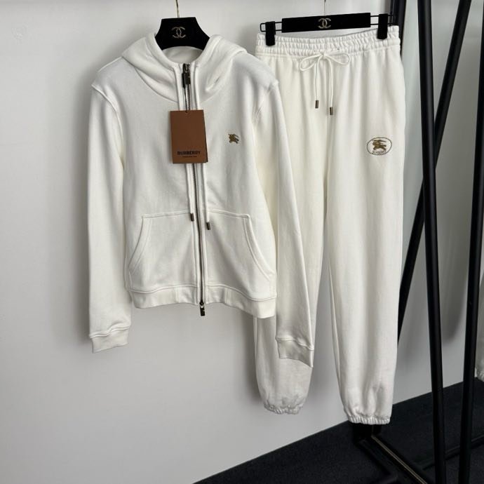 Костюм женский