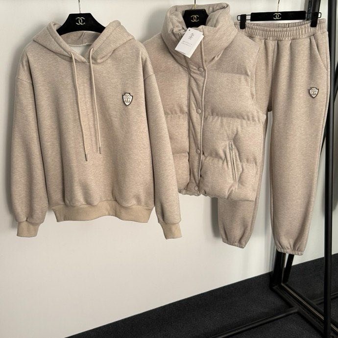 Костюм жіночий