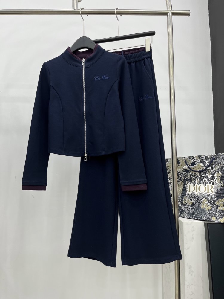 Костюм женский