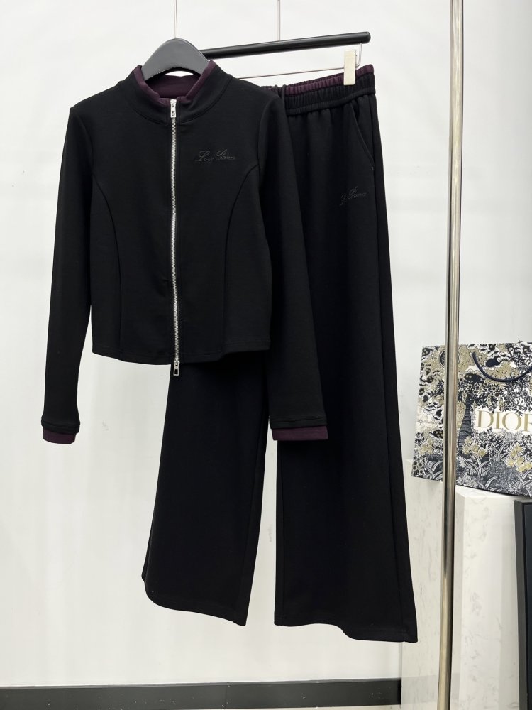 Костюм жіночий