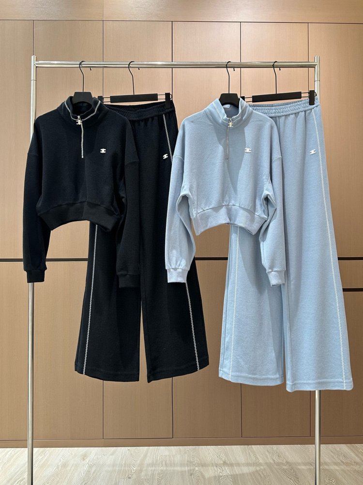 Костюм жіночий