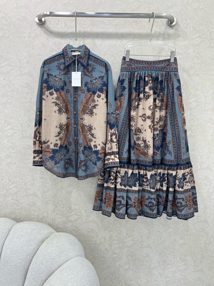 Костюм женский