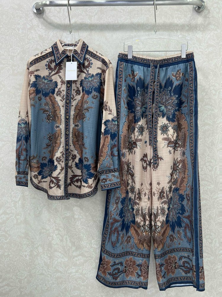 Костюм женский