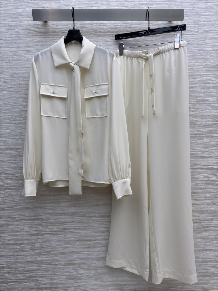 Костюм жіночий