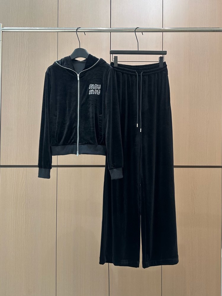 Костюм женский