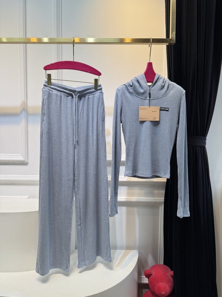 Костюм женский