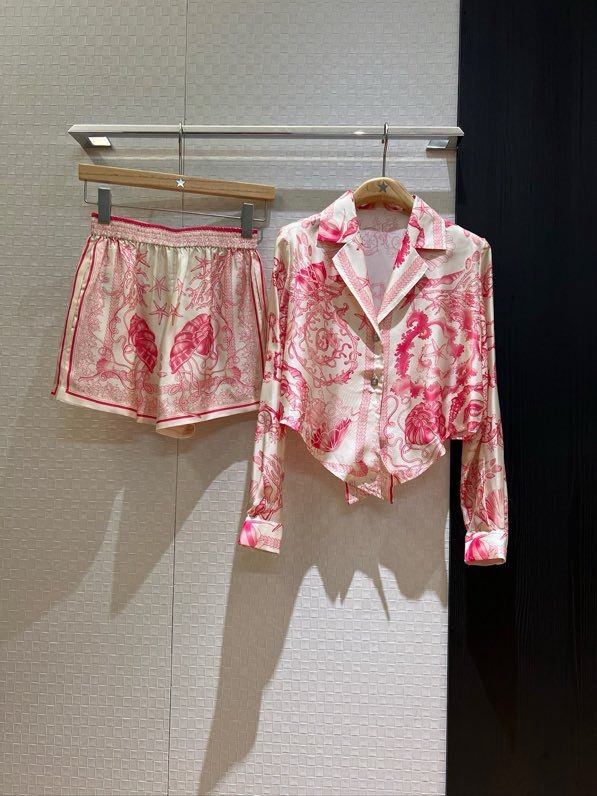 Костюм женский