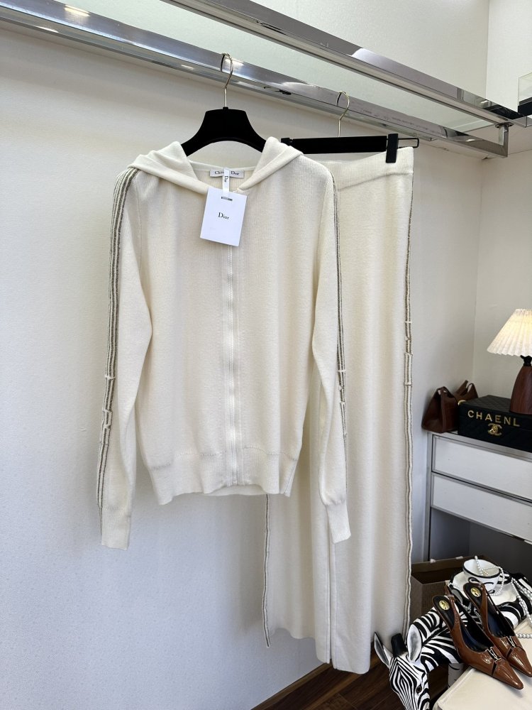 Костюм жіночий