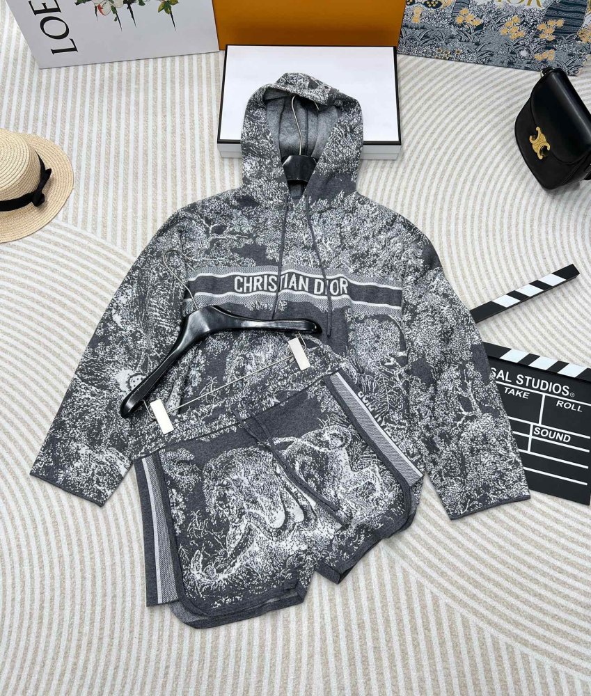 Костюм женский