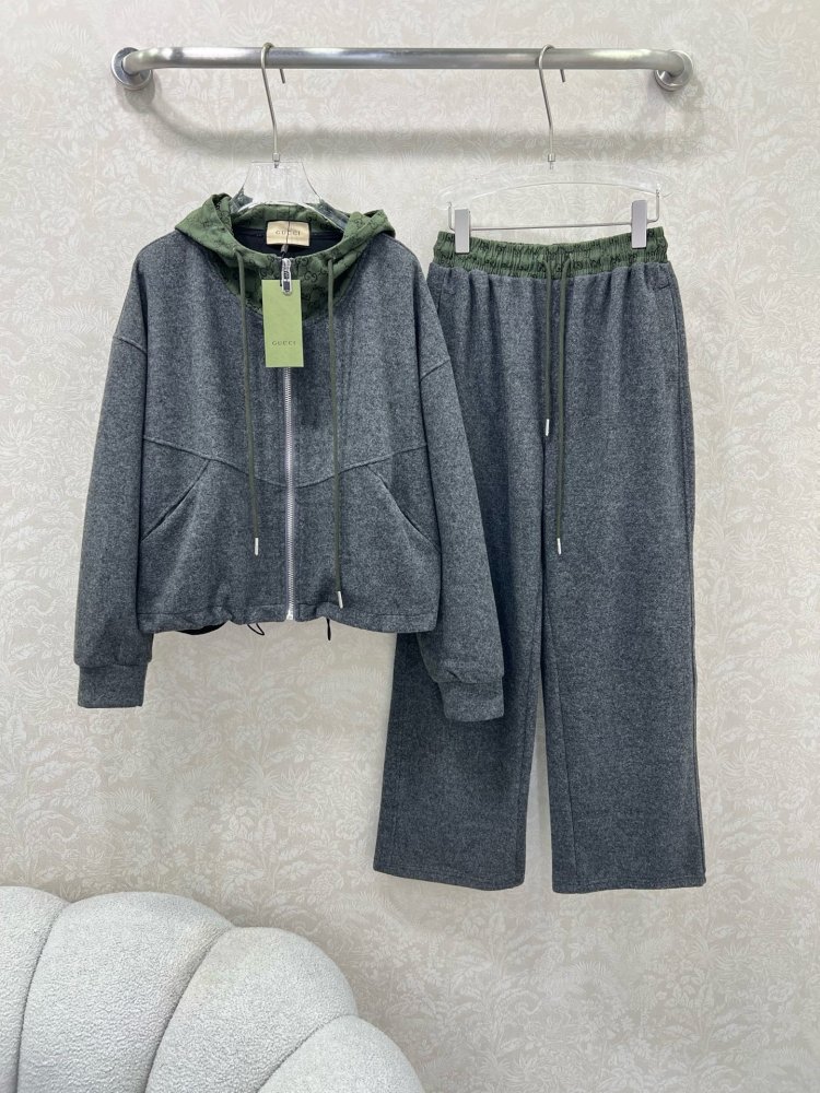 Костюм женский