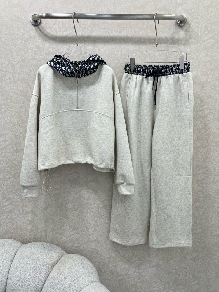 Костюм женский