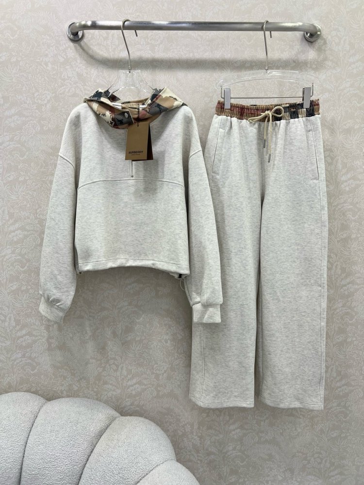 Костюм женский