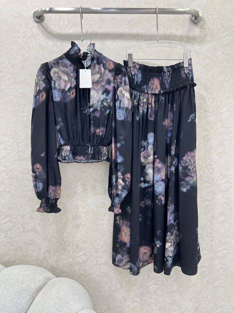 Костюм женский