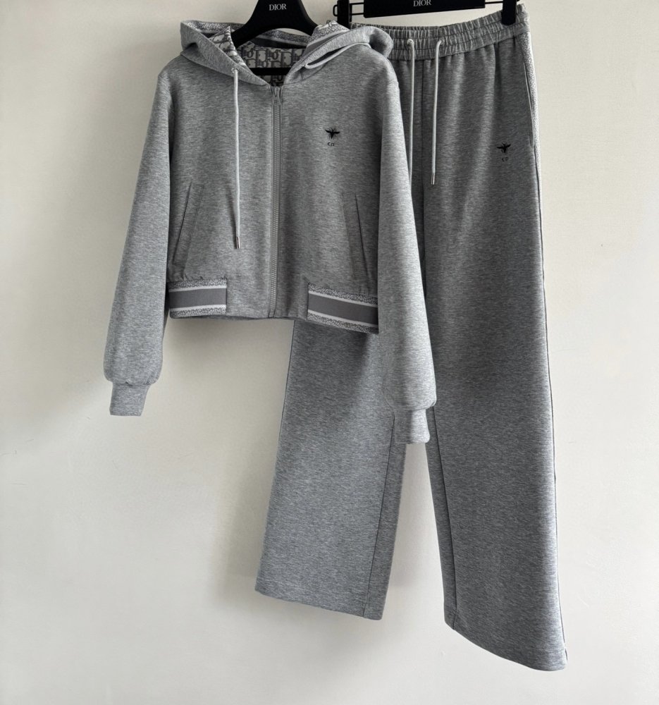 Костюм женский