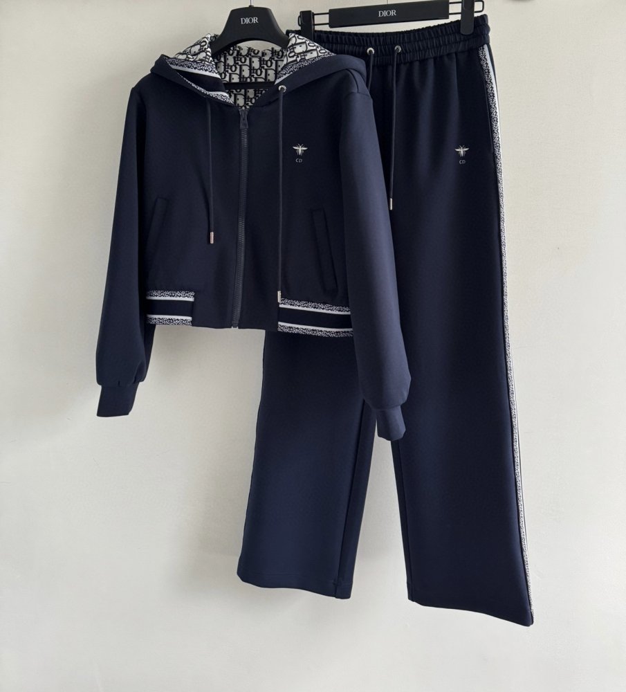 Костюм женский