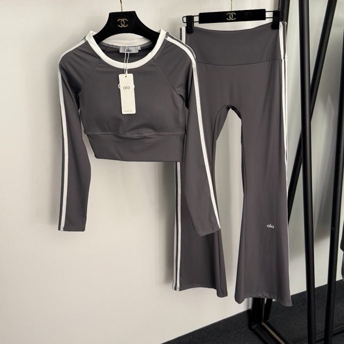 Костюм женский