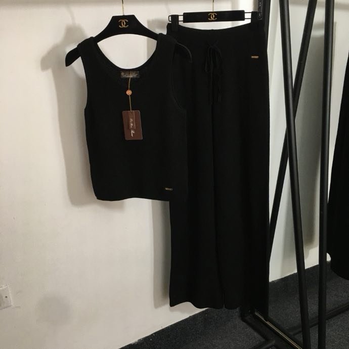 Костюм женский