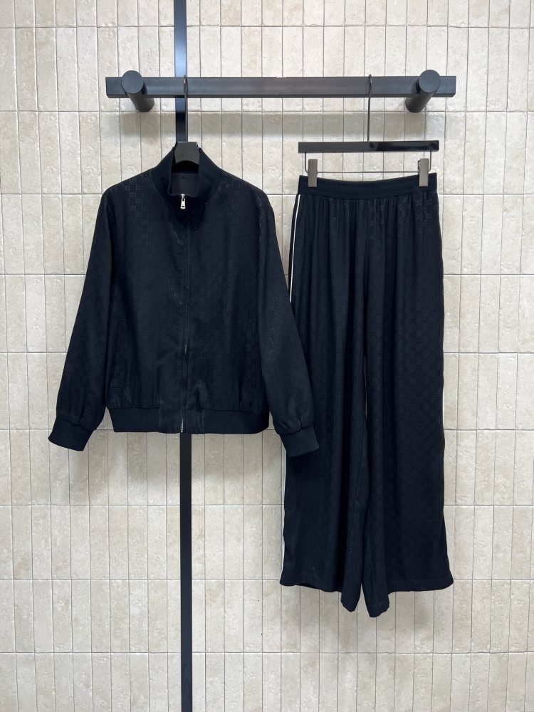 Костюм женский