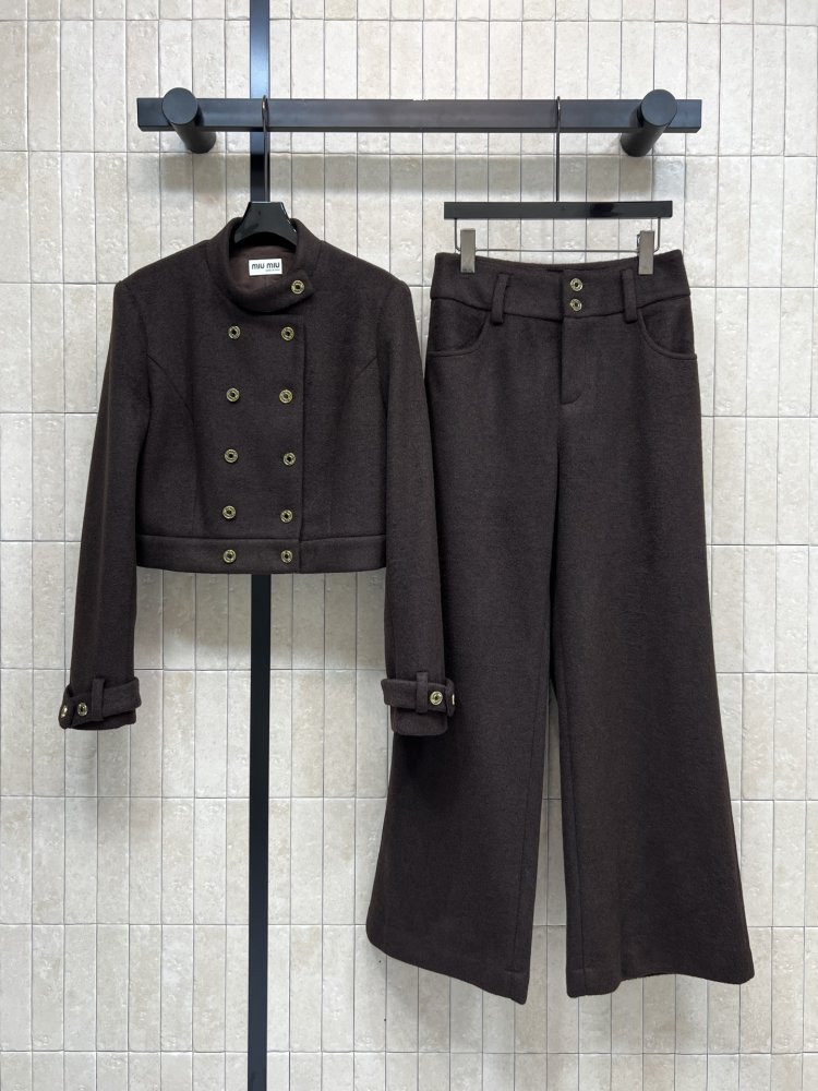 Костюм женский