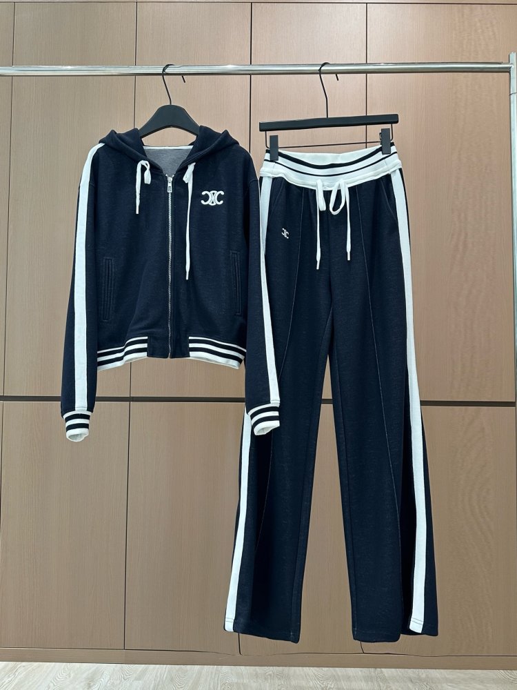 Костюм женский