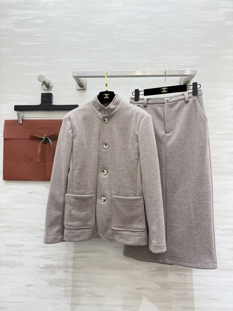 Костюм женский