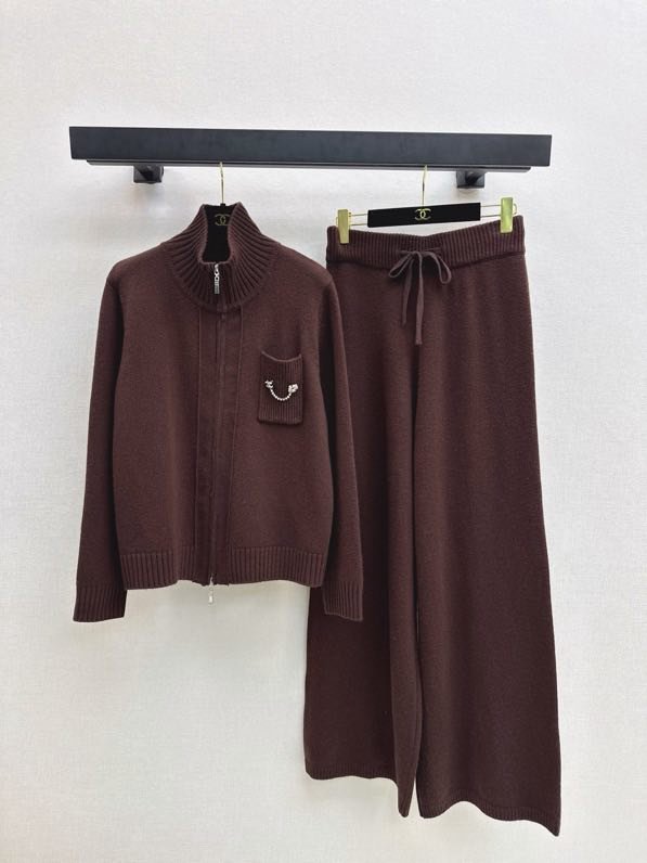 Костюм женский