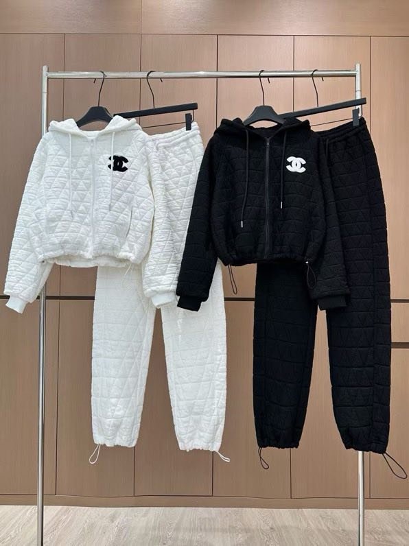 Костюм женский