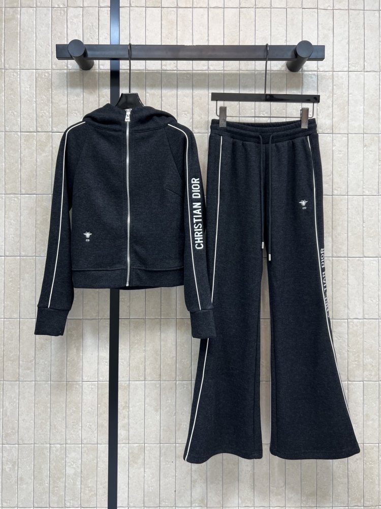 Костюм женский