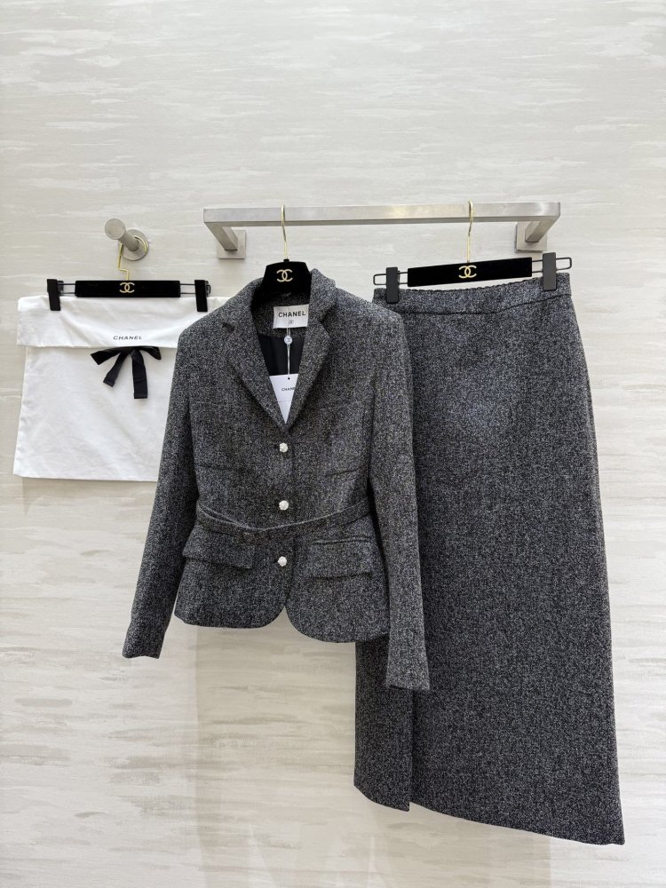 Костюм женский