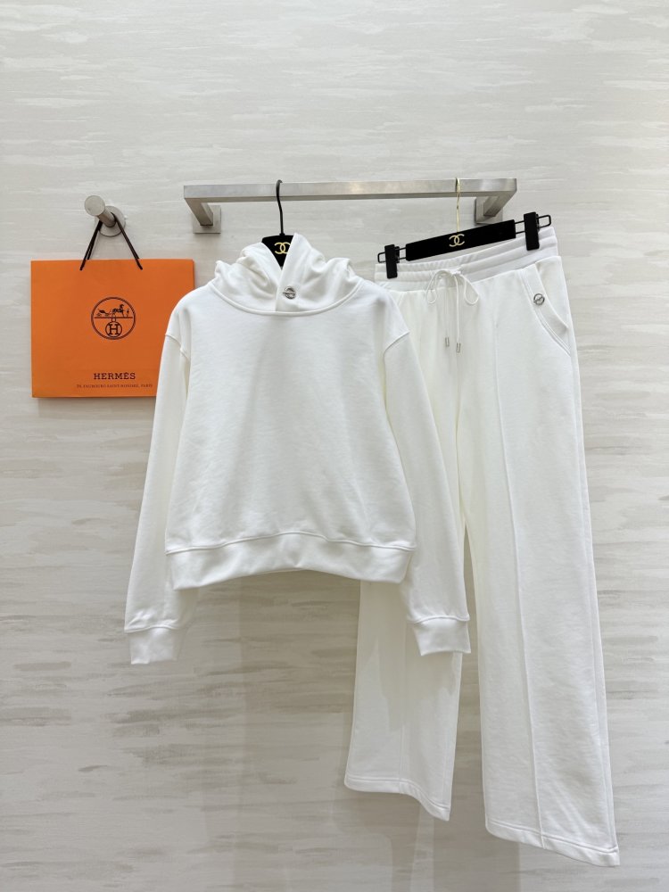 Костюм женский