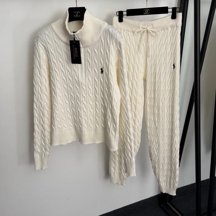 Костюм женский