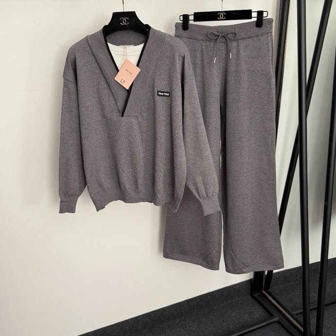 Костюм женский