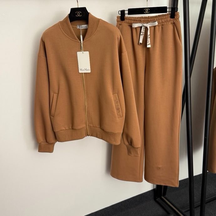 Костюм женский