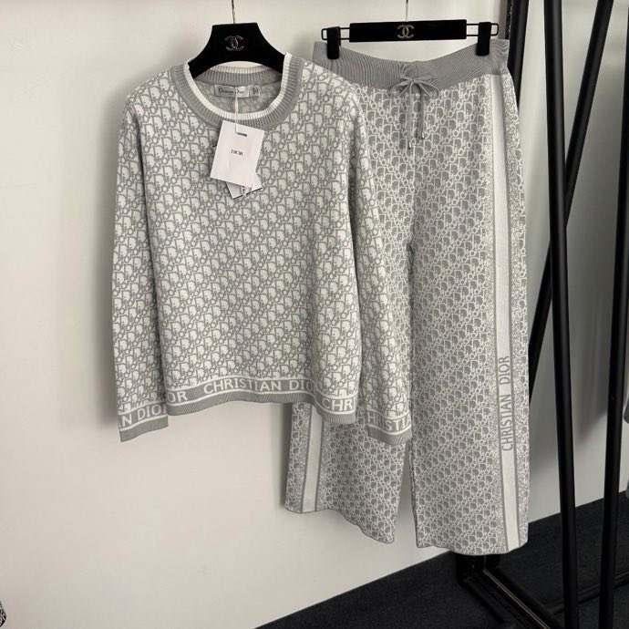 Костюм женский