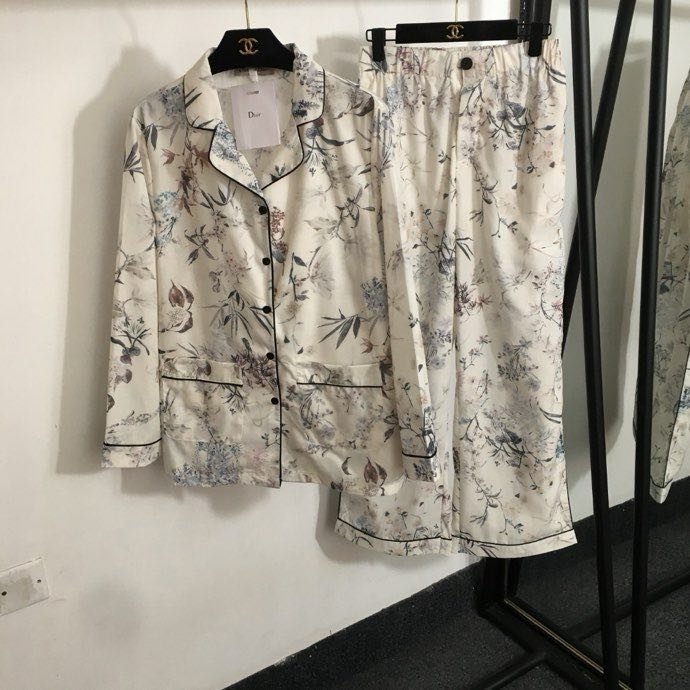 Костюм женский