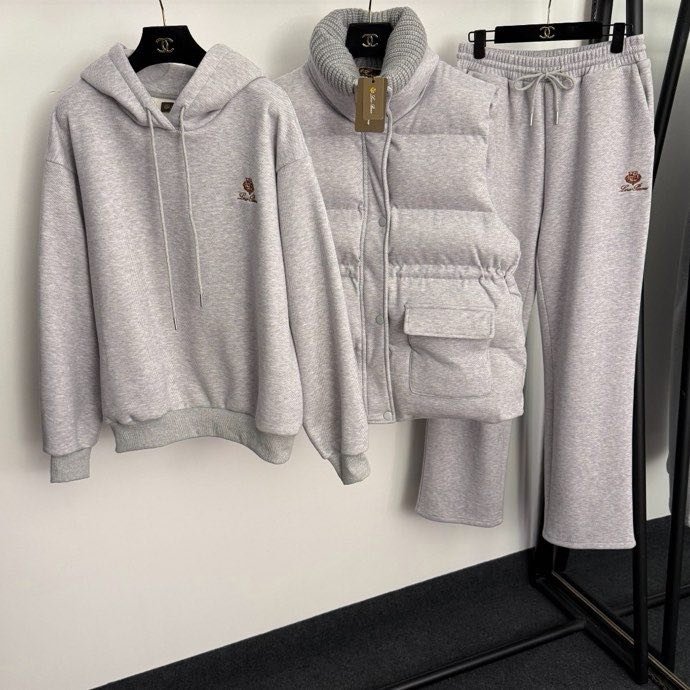 Костюм женский