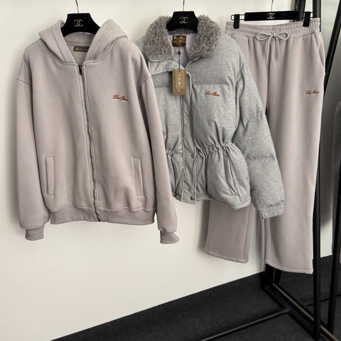 Костюм женский