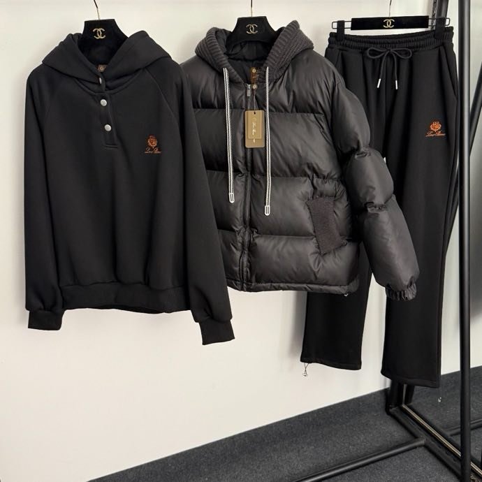 Костюм женский