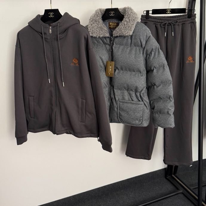 Костюм женский