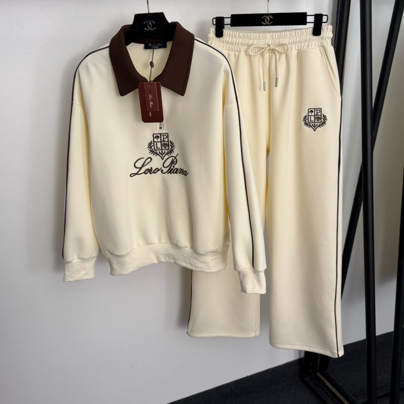 Костюм жіночий