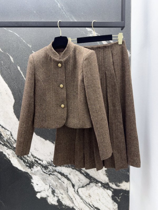 Костюм жіночий