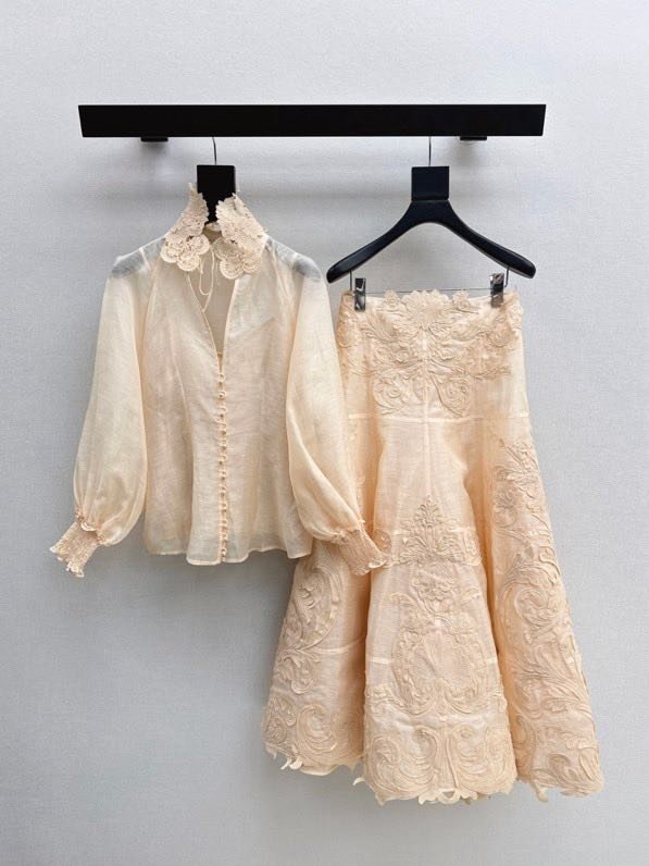 Костюм женский