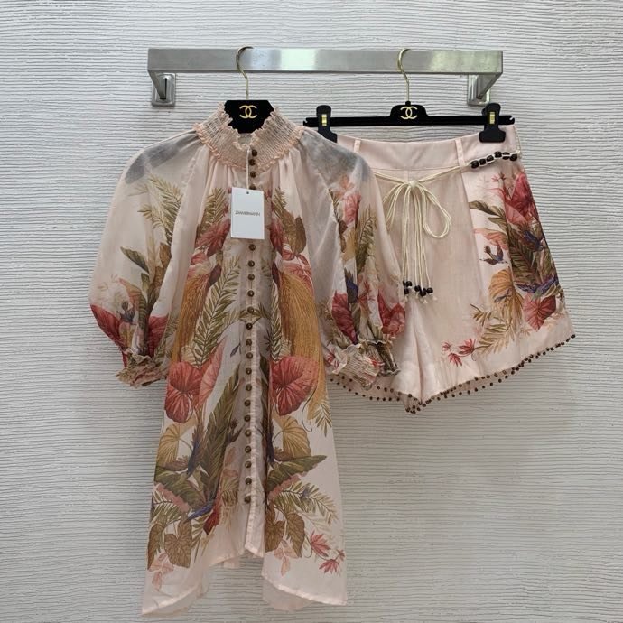 Костюм женский