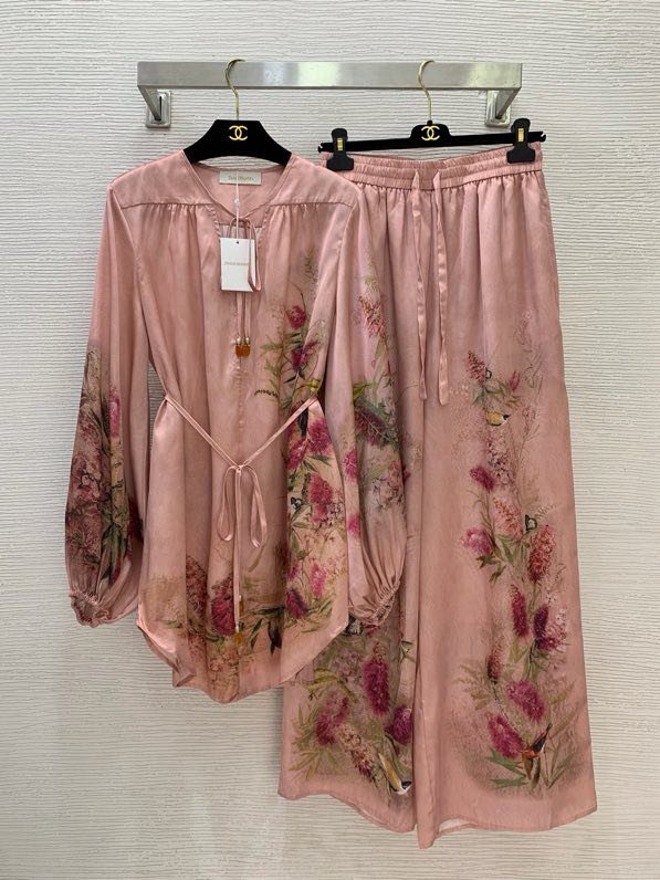 Костюм женский