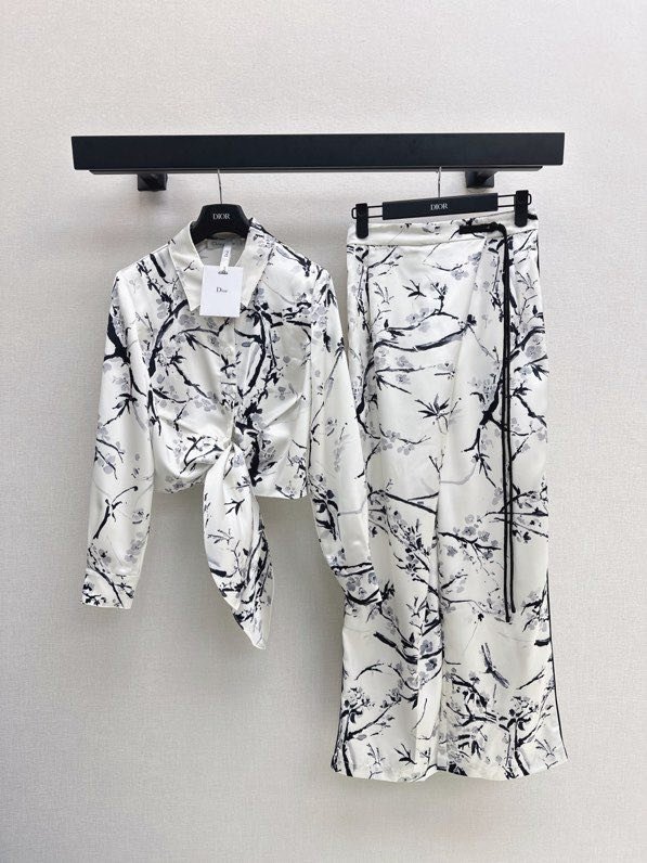 Костюм женский