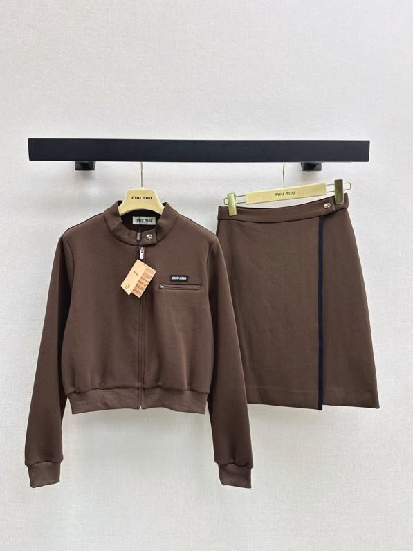 Костюм женский