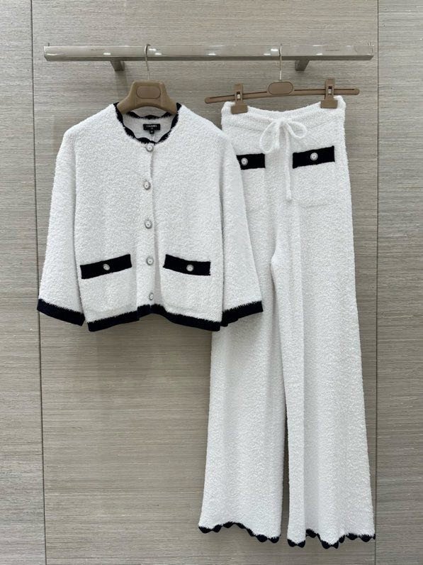 Костюм женский