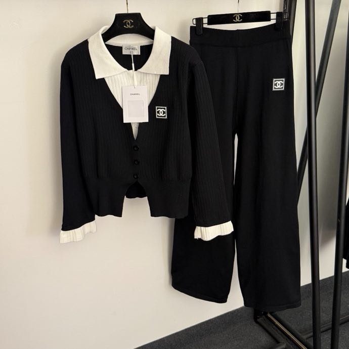 Костюм женский