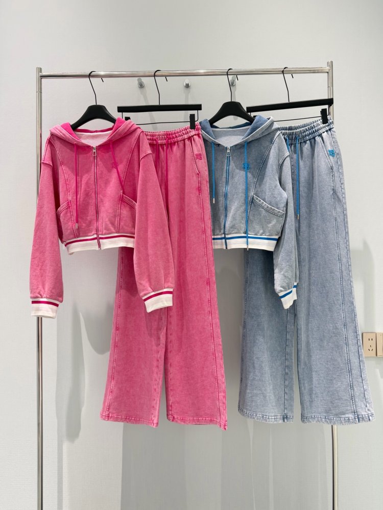 Костюм женский