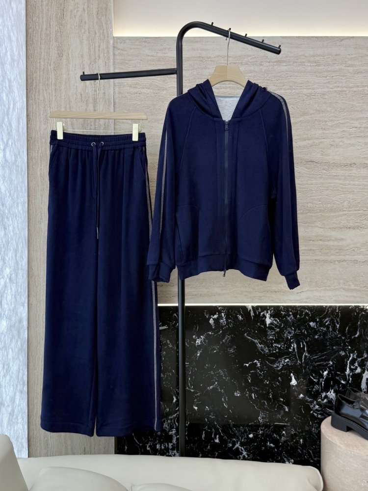 Костюм женский